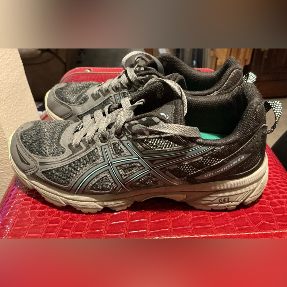 ASICS Gray Running Shoes size 8